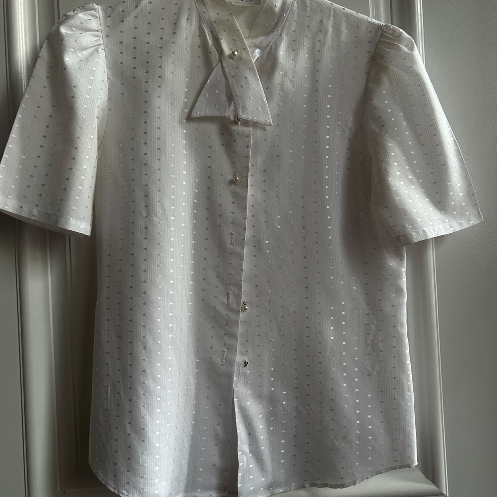 Vintage White Short-Sleeve Dot Textured Tie-Neck Shirt